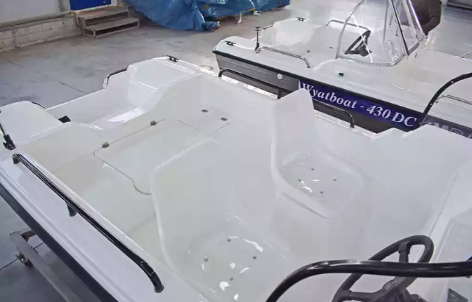 Комбинированный катер Wyatboat-430 M в Назрани