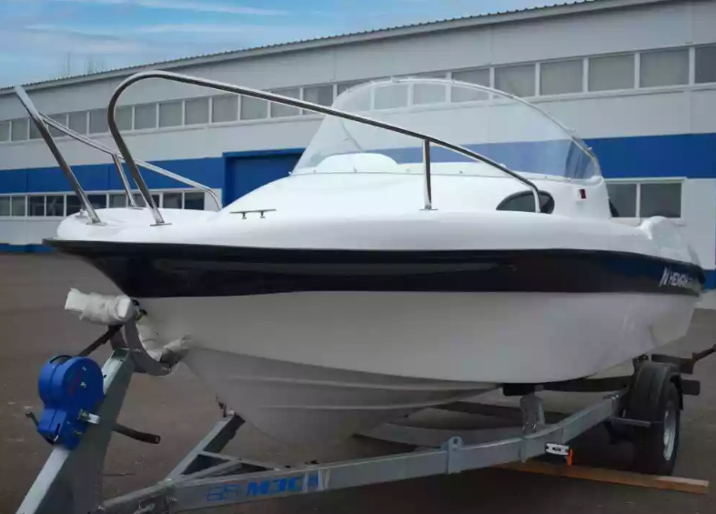 Стеклопластиковый катер Neman-530 с каютой в Назрани