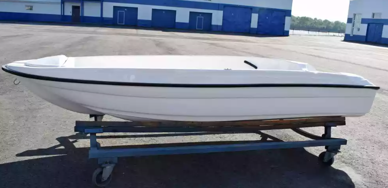 Стеклопластиковая лодка Пингвин (тримаран) в Назрани