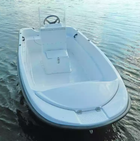 Стеклопластиковая лодка Пингвин с консолью (тримаран) в Назрани