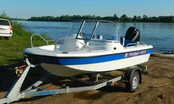 Стеклопластиковый катер Wyatboat-430 DC (тримаран) в Назрани