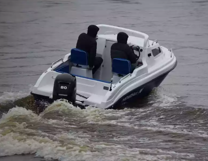 Комбинированный катер Neman-500 с каютой в Назрани