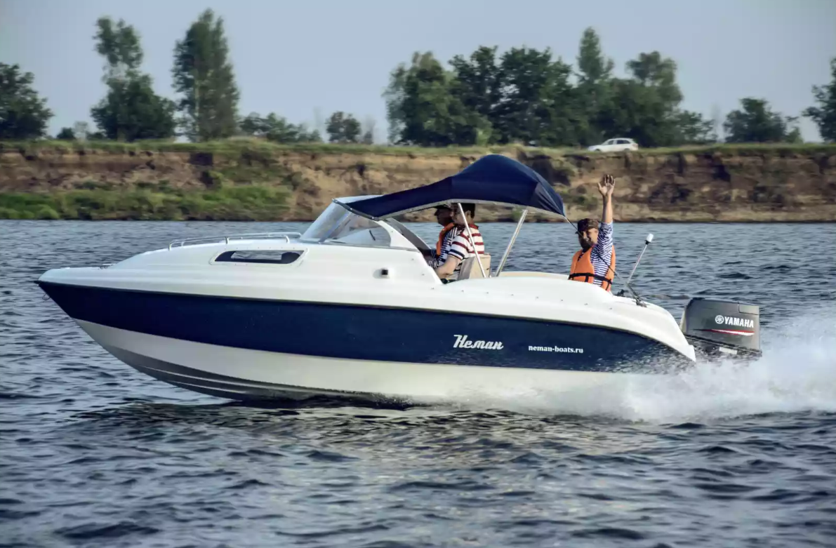 Стеклопластиковый катер Neman-550 с каютой в Назрани
