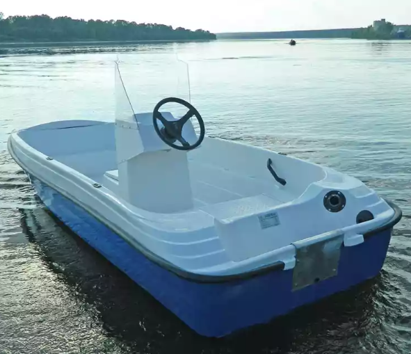 Стеклопластиковая лодка Пингвин с консолью (тримаран) в Назрани