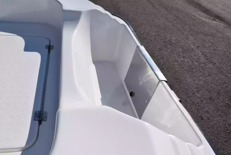 Стеклопластиковая лодка Пингвин (тримаран) в Назрани