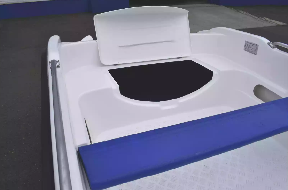 Стеклопластиковая лодка Пингвин New (тримаран) в Назрани