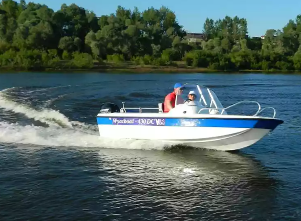 Стеклопластиковый катер Wyatboat-430 DC (тримаран) в Назрани