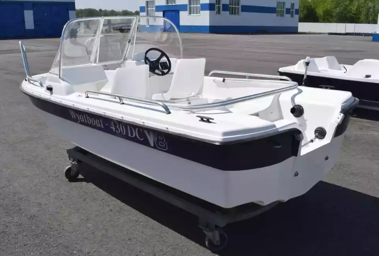 Стеклопластиковый катер Wyatboat-430 DC (тримаран) в Назрани