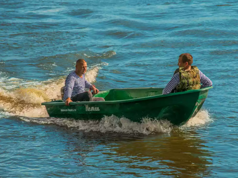 Стеклопластиковая лодка Neman-340 (тримаран) в Назрани