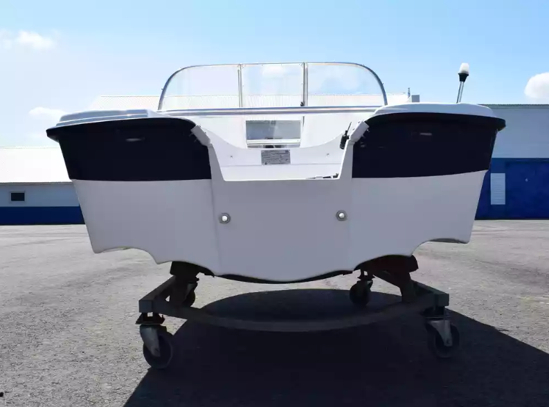 Стеклопластиковый катер Wyatboat-430 DC (тримаран) в Назрани