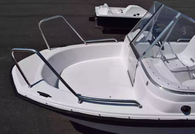 Стеклопластиковый катер Wyatboat-430 DC (тримаран) в Назрани