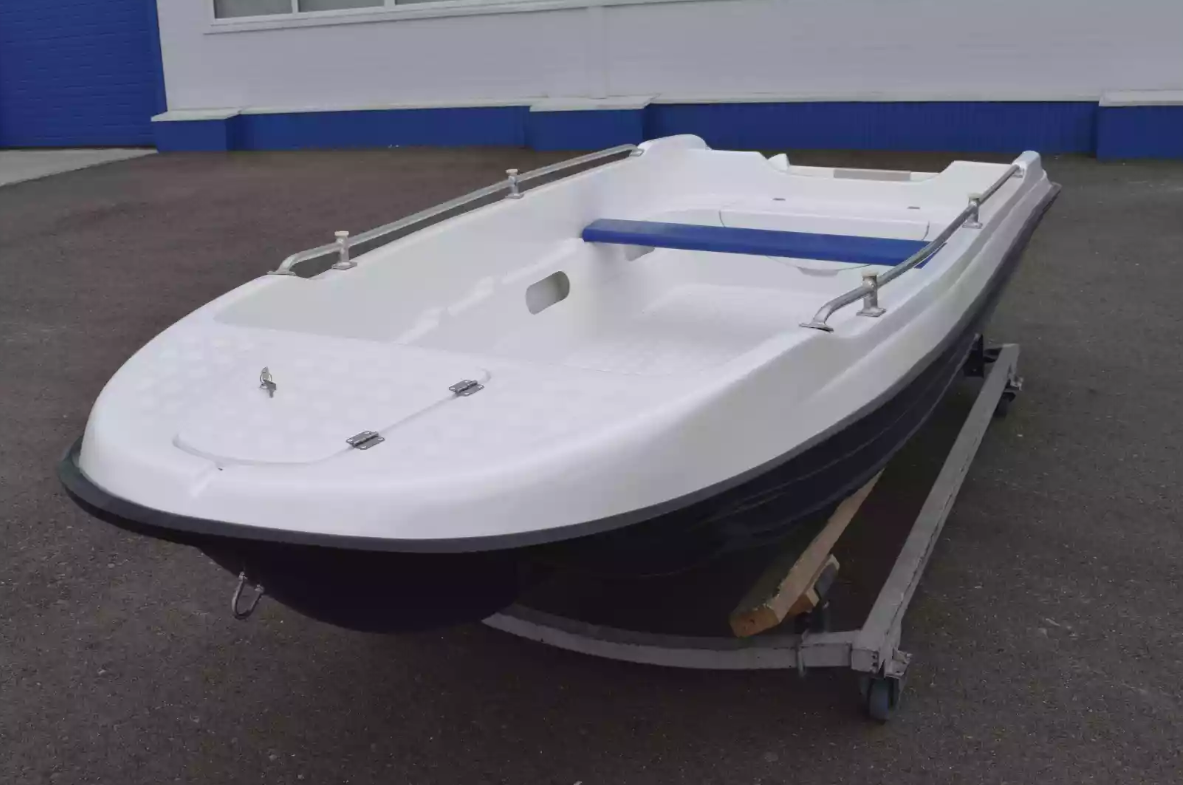 Стеклопластиковая лодка Пингвин New (тримаран) в Назрани