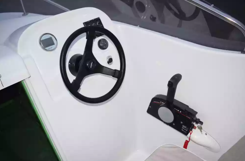 Стеклопластиковый катер Neman-530 с каютой в Назрани