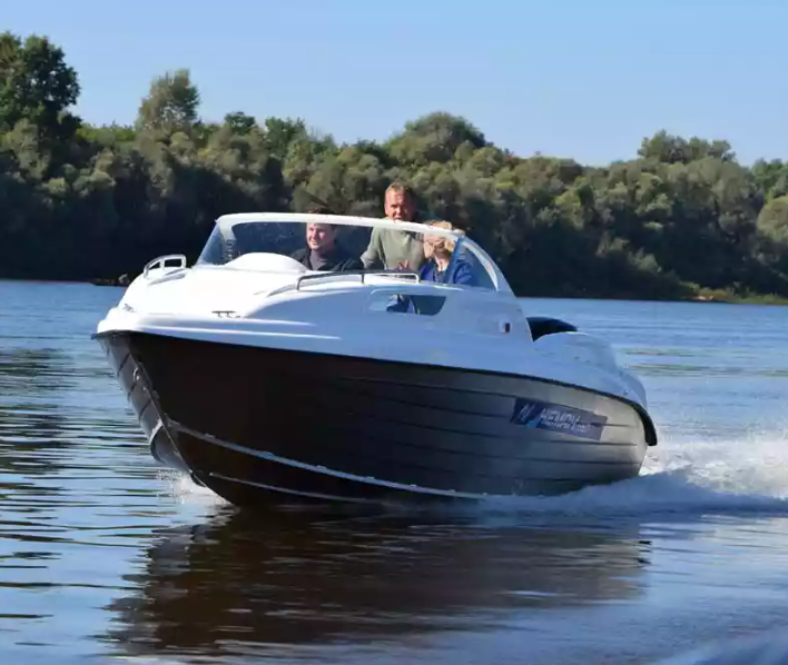 Комбинированный катер Neman-550 с каютой в Назрани