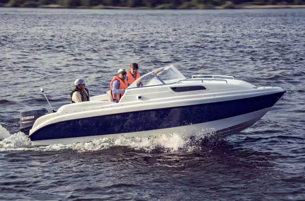 Стеклопластиковый катер Neman-550 с каютой в Назрани