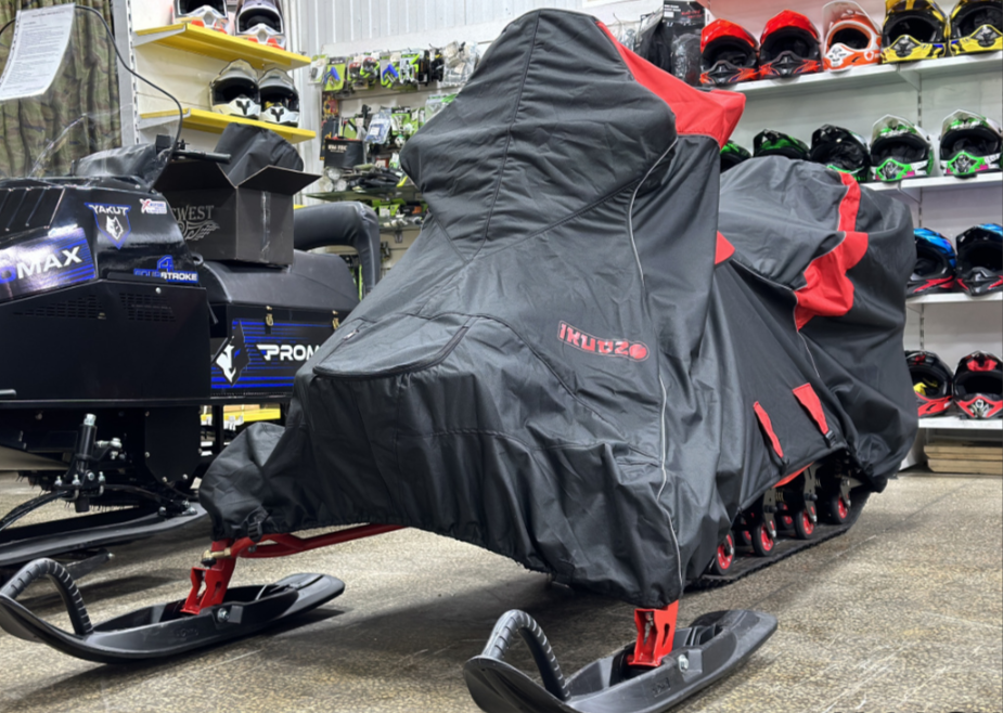 Чехол транспорт. снегохода IKUDZO HUNTER черно-красный Оксфорд ПРЕМИУМ качества с лого IKUDZO в Назрани