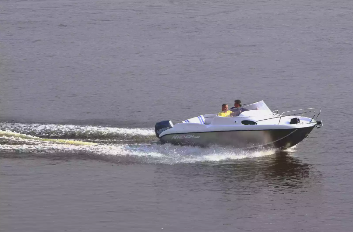 Комбинированный катер Neman-530 с каютой в Назрани