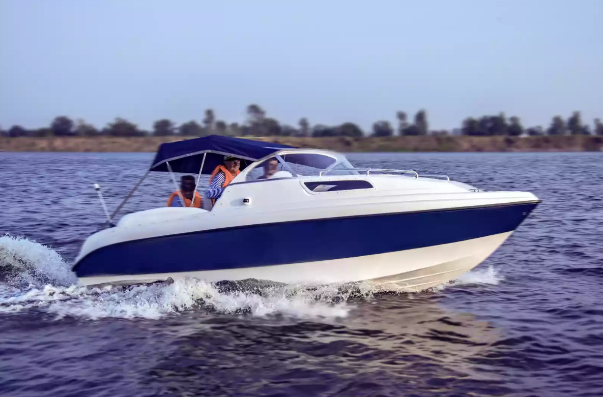 Стеклопластиковый катер Neman-550 с каютой в Назрани