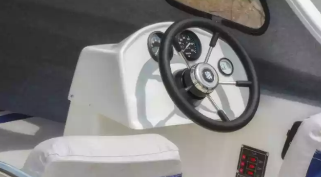 Стеклопластиковый катер Wyatboat-3 П (полурубка) в Назрани