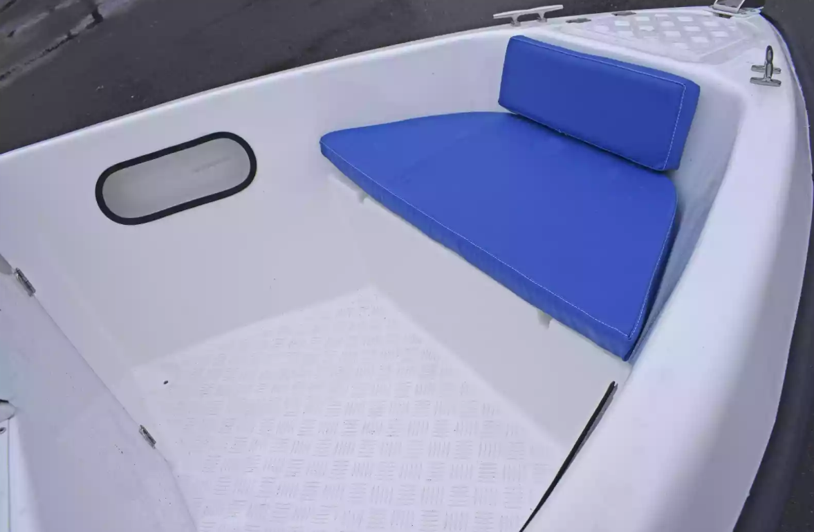 Стеклопластиковый катер Wyatboat-430DCМ (килевая) в Назрани