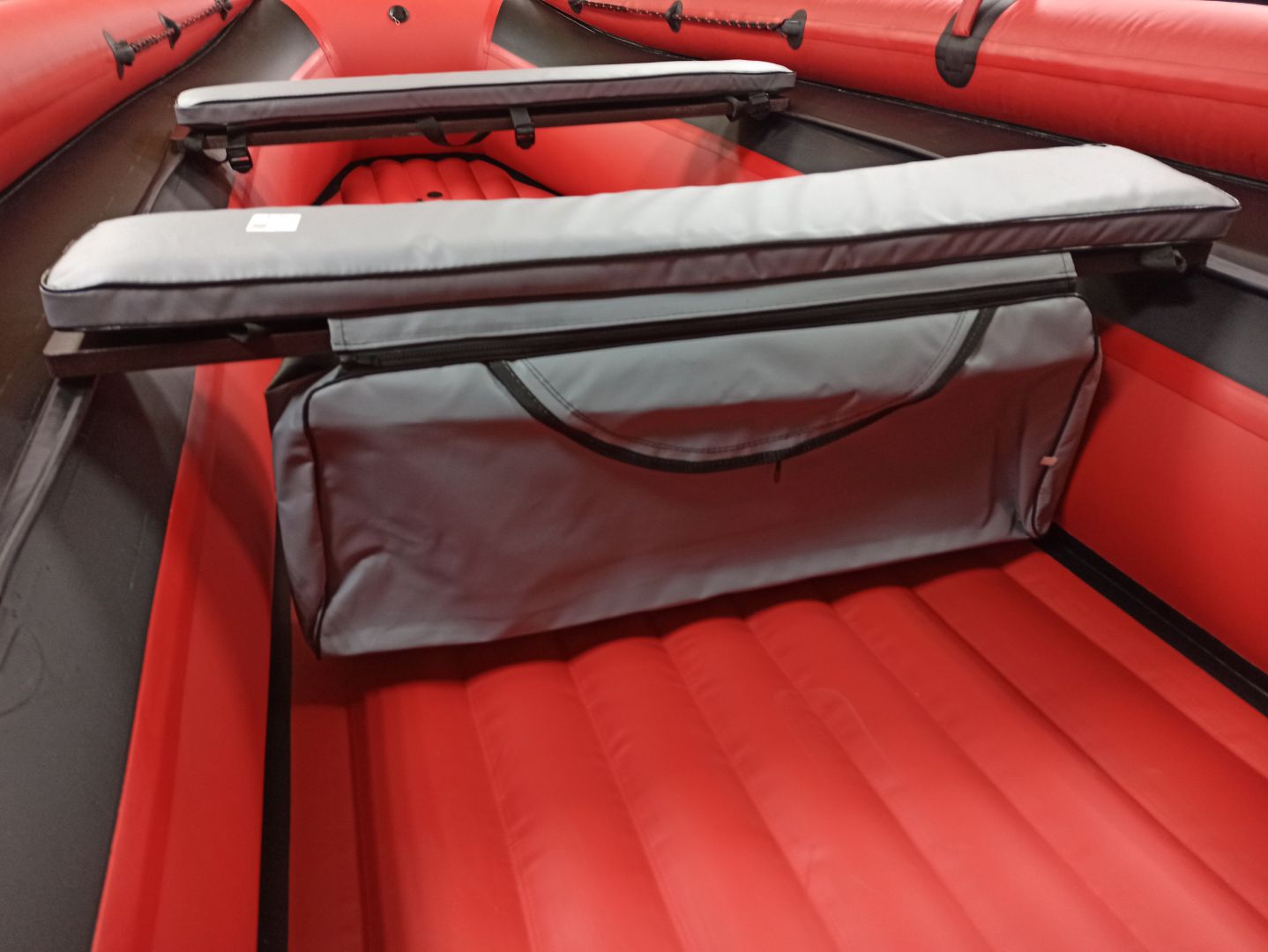 КОМПЛЕКТ МЯГКИХ НАКЛАДОК С СУМКОЙ ДЛЯ ЛОДОК 110Х20 СЕРЫЙ в Назрани