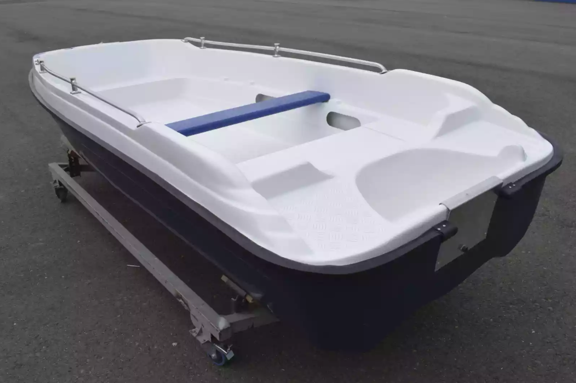 Стеклопластиковая лодка Пингвин New (тримаран) в Назрани