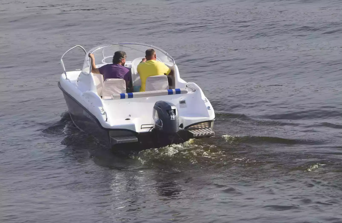 Комбинированный катер Neman-530 с каютой в Назрани