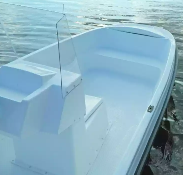 Стеклопластиковая лодка Пингвин с консолью (тримаран) в Назрани