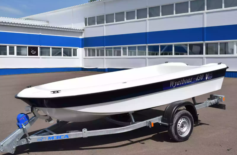 Стеклопластиковая лодка Wyatboat 430 тримаран в Назрани