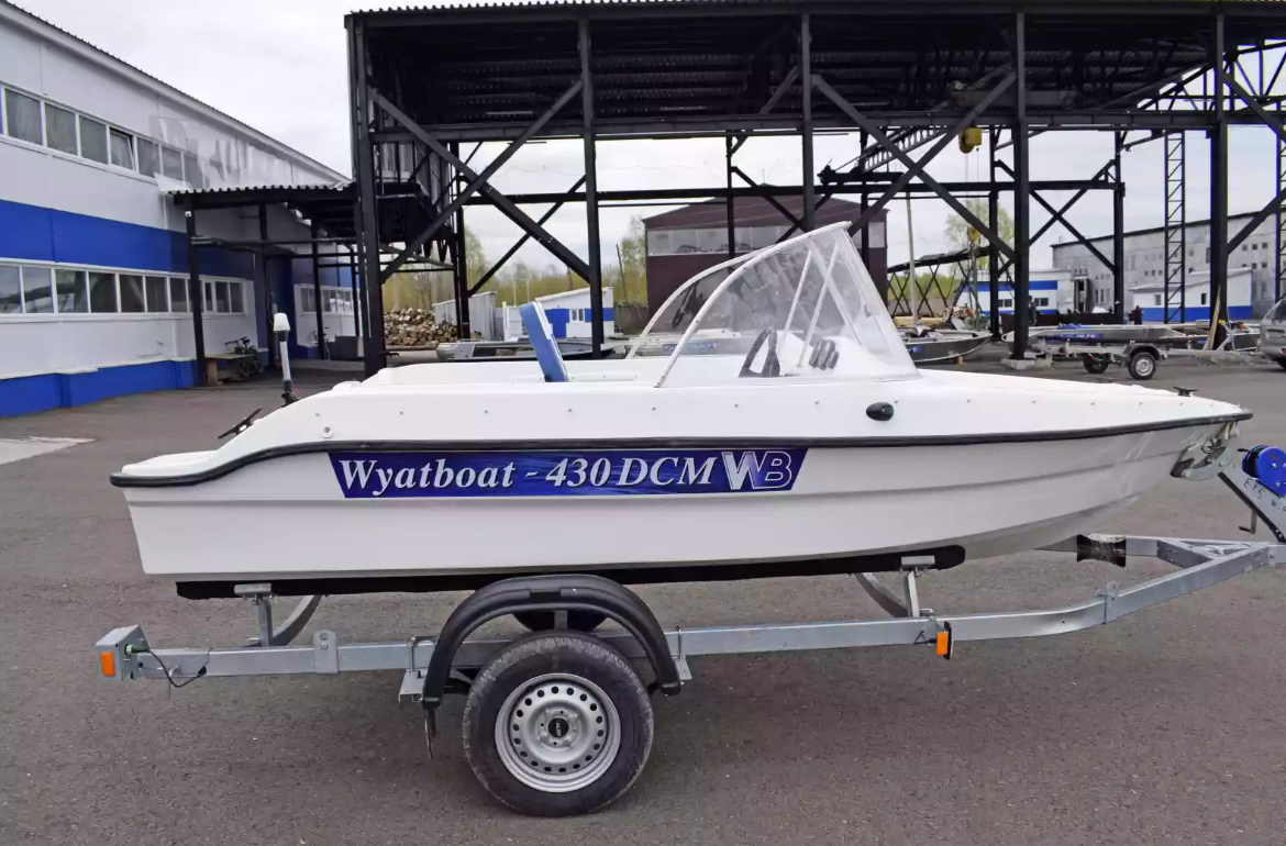 Стеклопластиковый катер Wyatboat-430DCМ (килевая) в Назрани