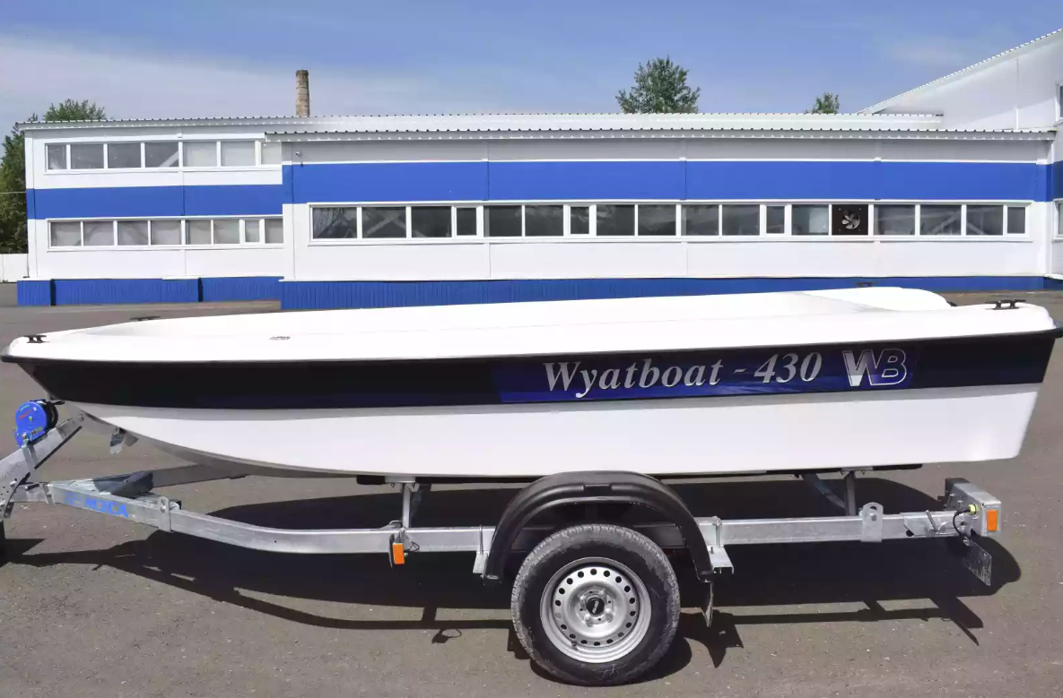Стеклопластиковая лодка Wyatboat 430 тримаран в Назрани