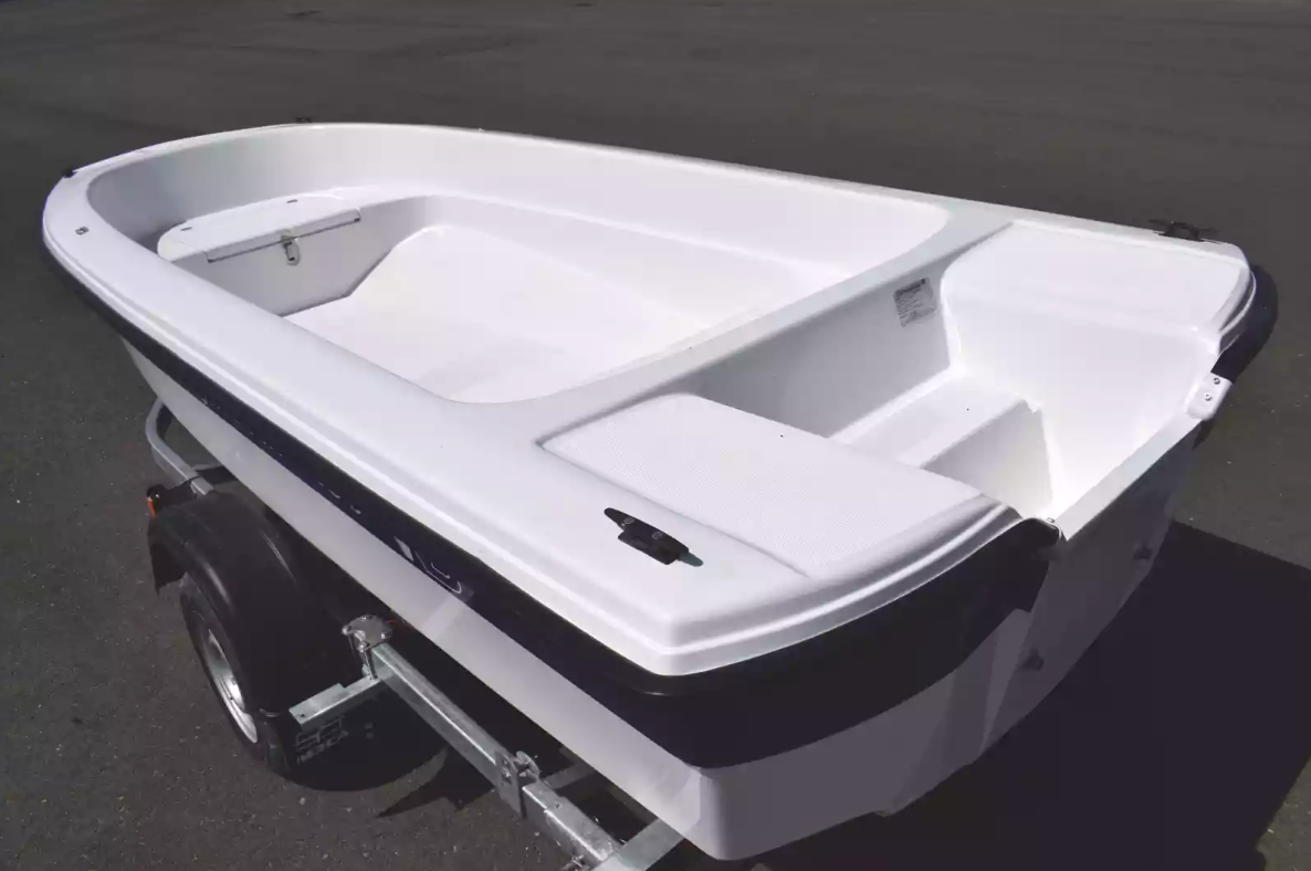 Стеклопластиковая лодка Wyatboat 430 тримаран в Назрани