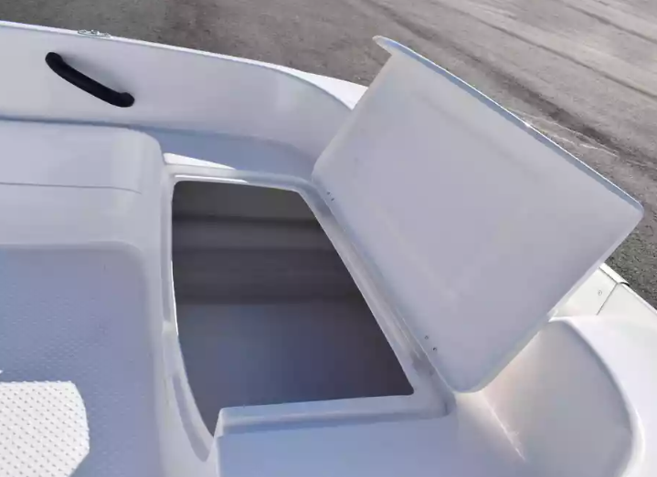 Стеклопластиковая лодка Пингвин (тримаран) в Назрани