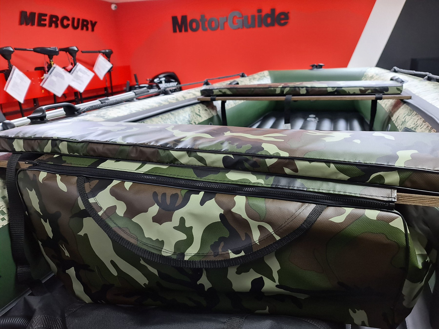 КОМПЛЕКТ МЯГКИХ НАКЛАДОК С СУМКОЙ ДЛЯ ЛОДОК 80Х20 КАМУФЛЯЖ в Назрани