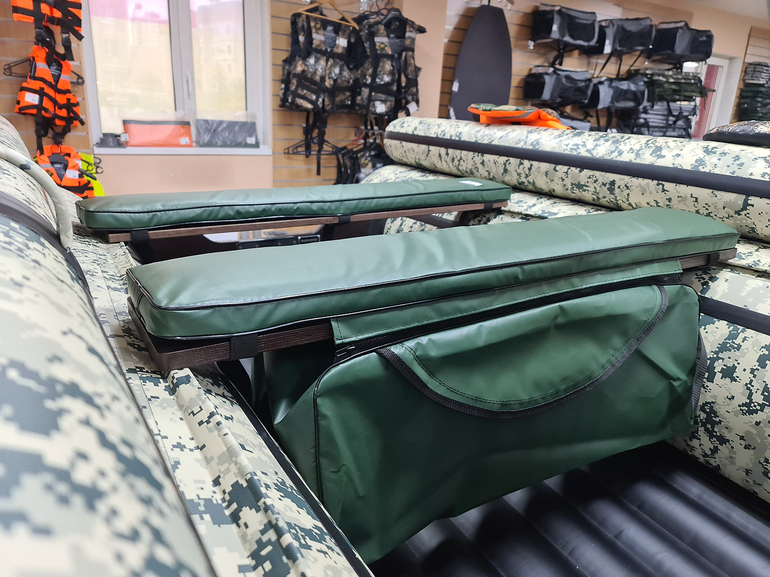 КОМПЛЕКТ МЯГКИХ НАКЛАДОК С СУМКОЙ ДЛЯ ЛОДОК 80Х20 ЗЕЛЕНЫЙ в Назрани